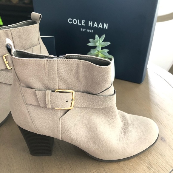 ๐ค๐ต COLE HAAN SIGNATURE LEATHER BOOTIES NWT๐ต๐ค - Picture 2 of 8